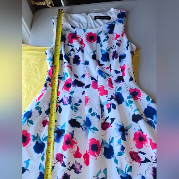 Andrew Marc White Floral Fit and Flare Scuba Sun Dress With Pockets Like New 6 - Picture 9 of 11